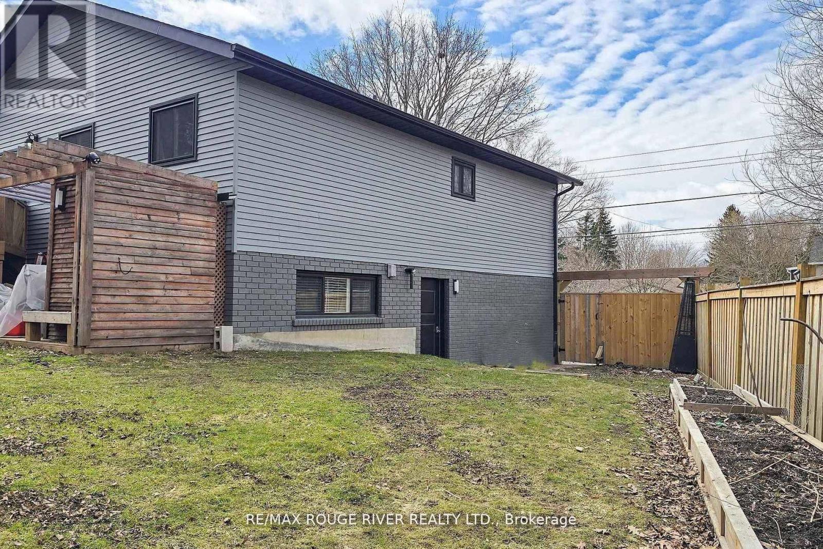 247 BEAVER STREET N - Image 47