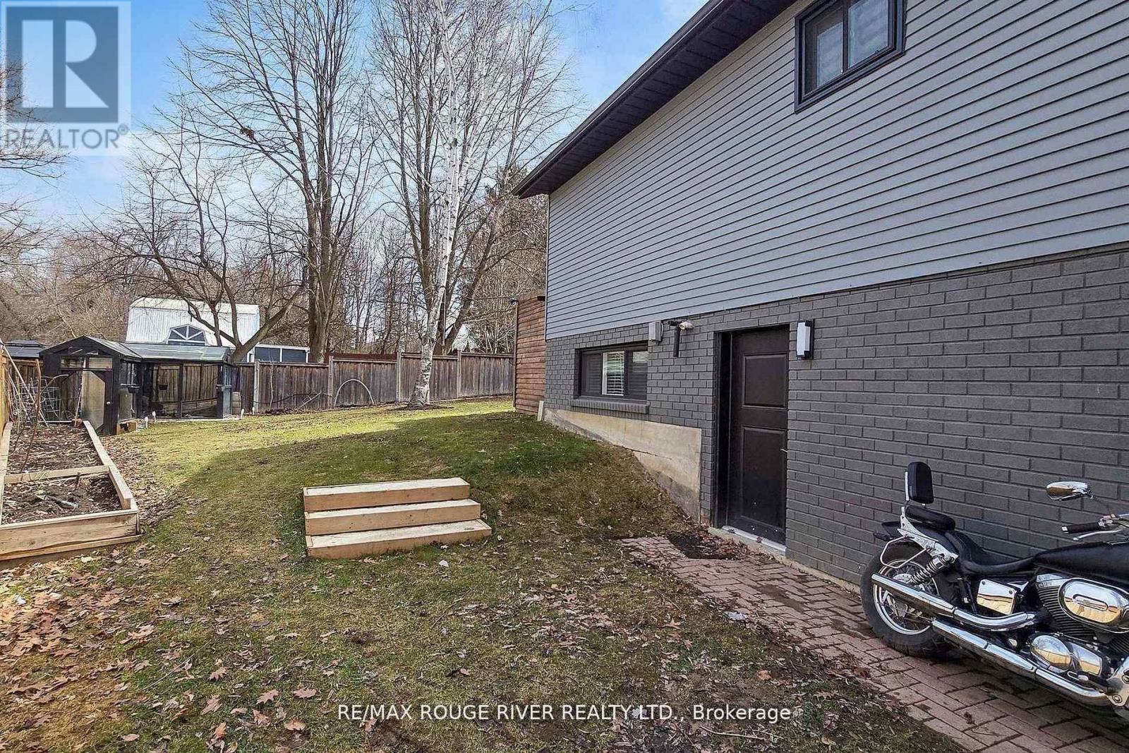 247 BEAVER STREET N - Image 48