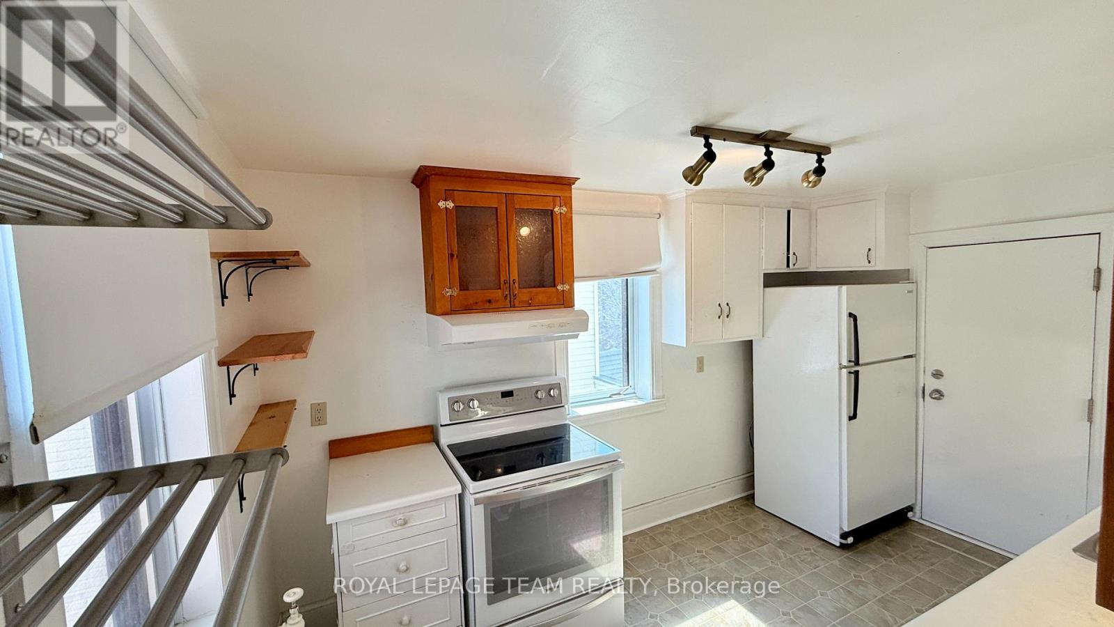 Two Bedroom for Rent in Ottawa – 2 – 14 GALT STREET, Ottawa – By Peter Sagos - Image 7