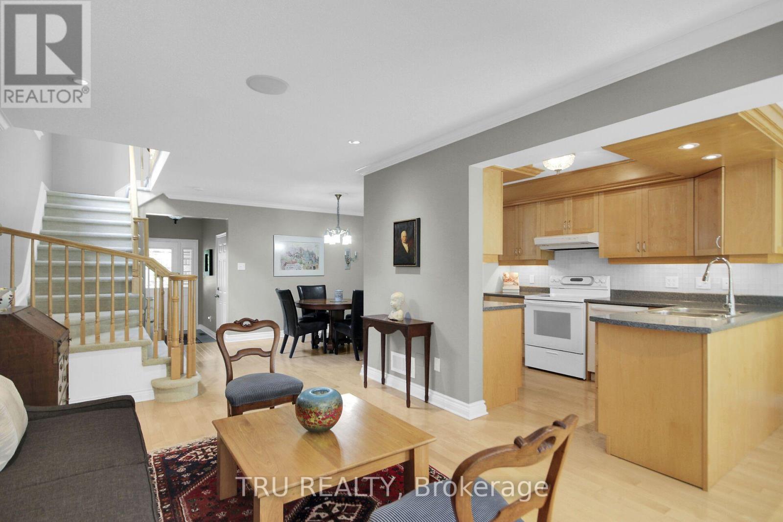 House for Rent in Ottawa – 109 BRADDOCK PRIVATE, Ottawa – By Peter Sagos - Image 10