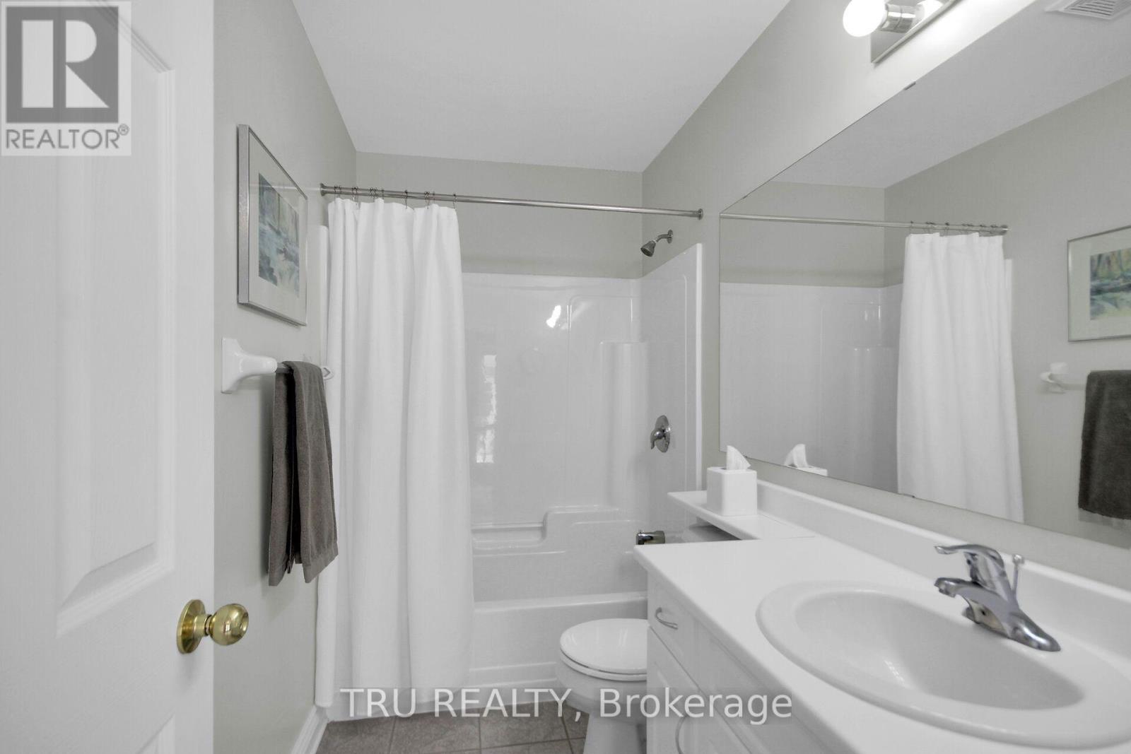 House for Rent in Ottawa – 109 BRADDOCK PRIVATE, Ottawa – By Peter Sagos - Image 31