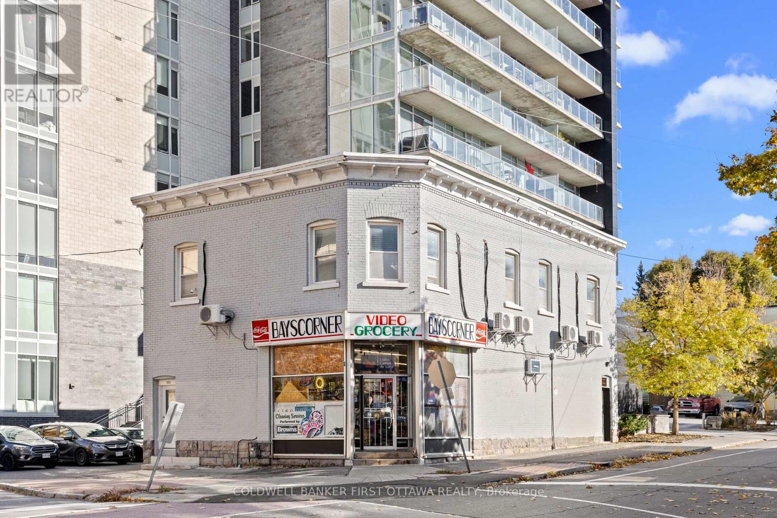Studio for Rent in Ottawa – 245 BAY STREET, Ottawa – By Peter Sagos - Image 1