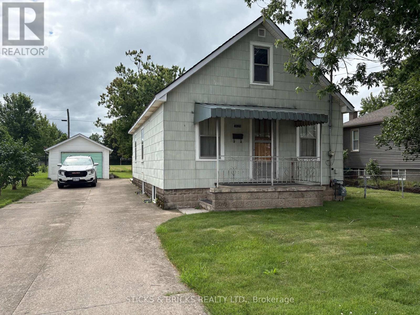 3826 WELLAND STREET - 1