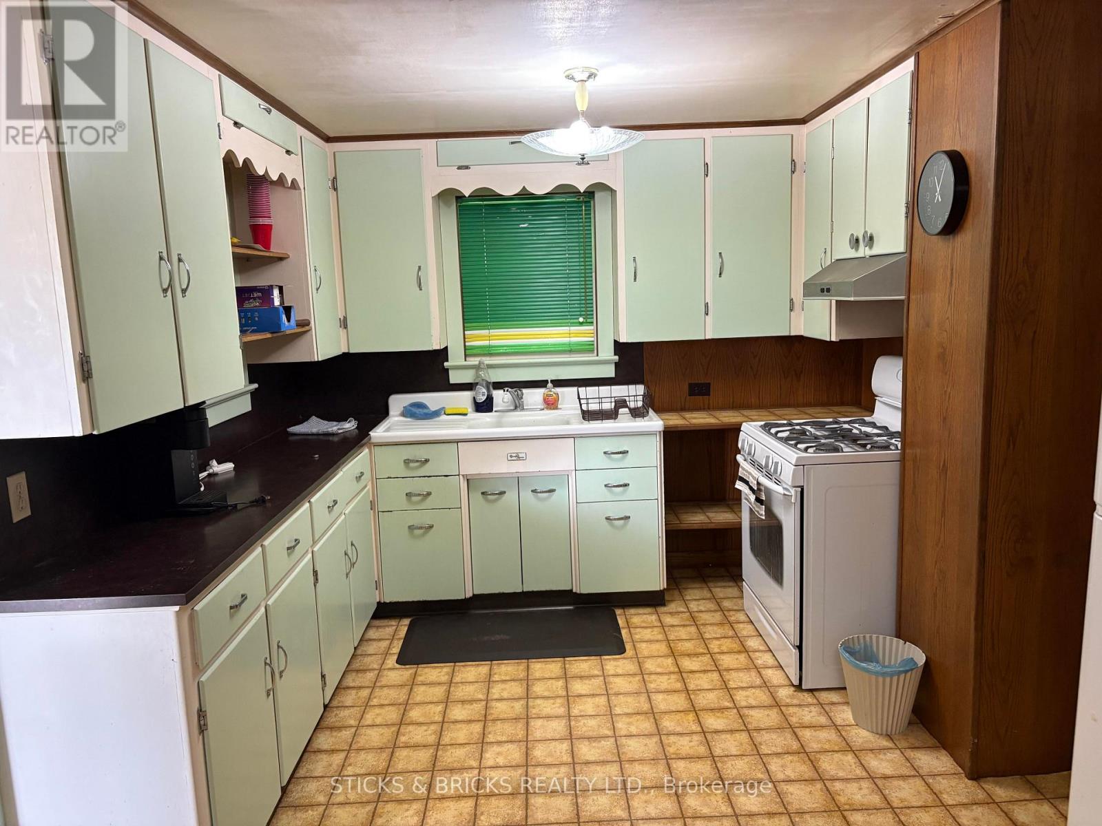 3826 WELLAND STREET - 10