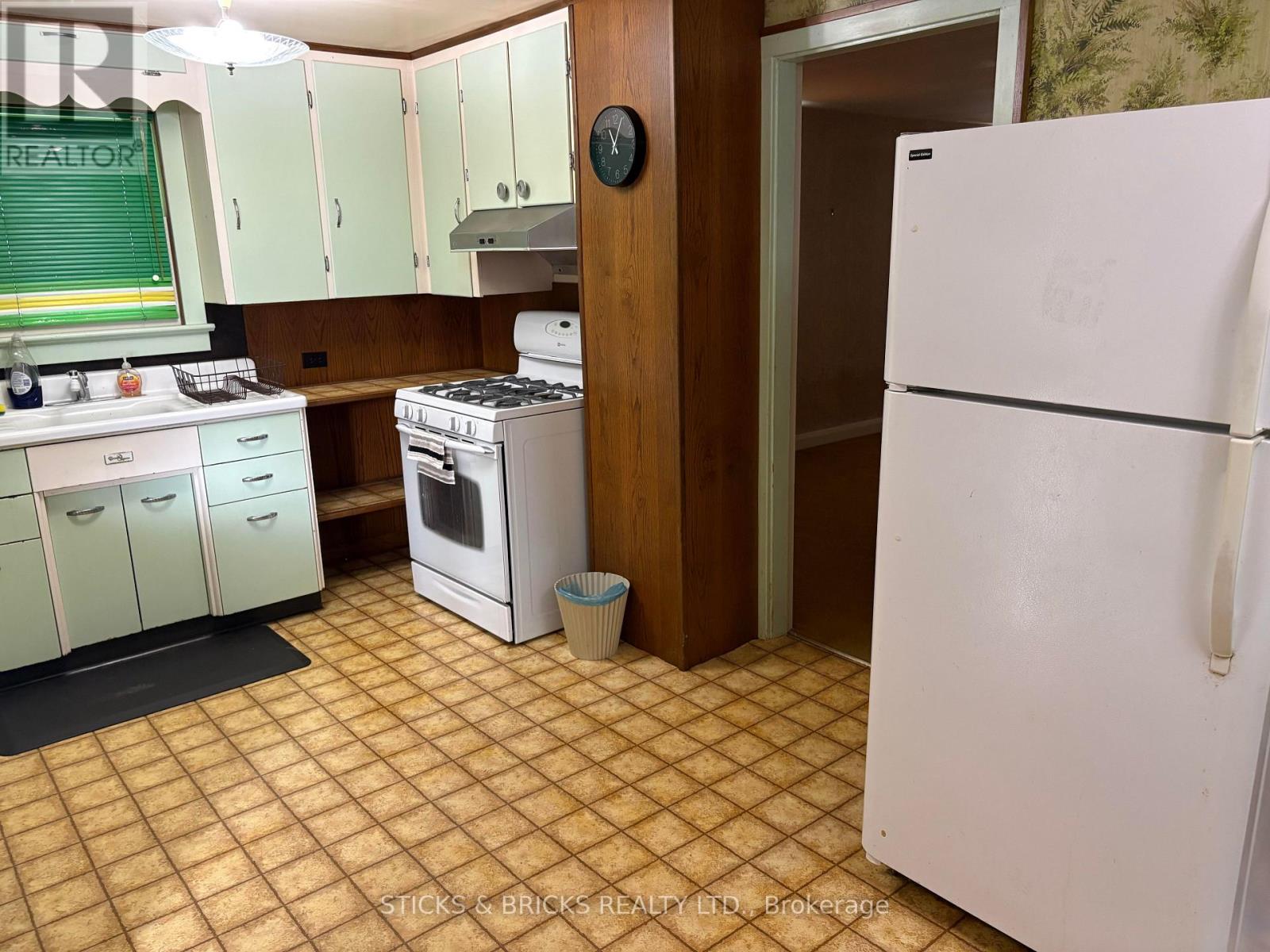3826 WELLAND STREET - 11