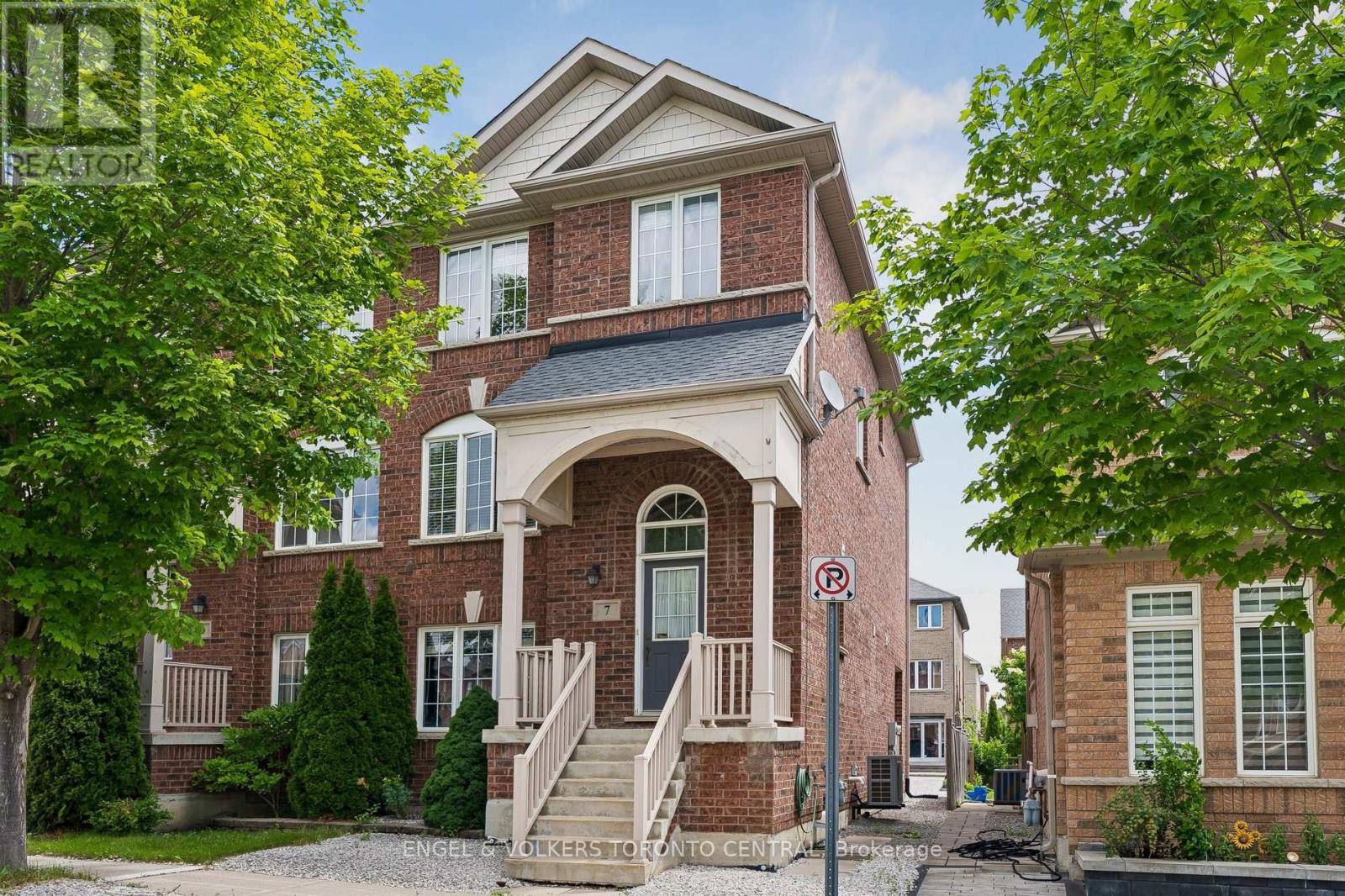 7 ROCK GARDEN STREET - 1