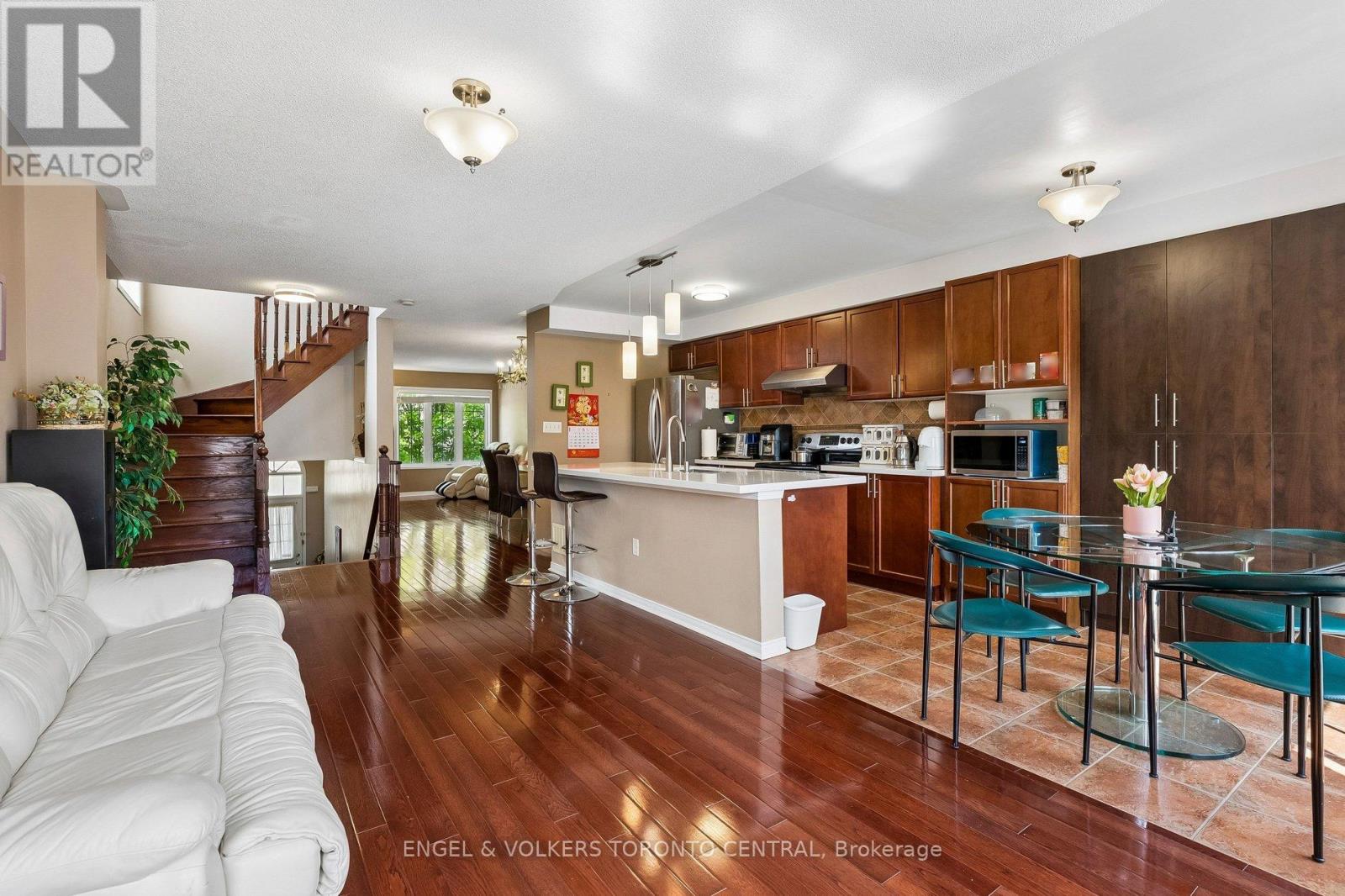 7 ROCK GARDEN STREET - 11