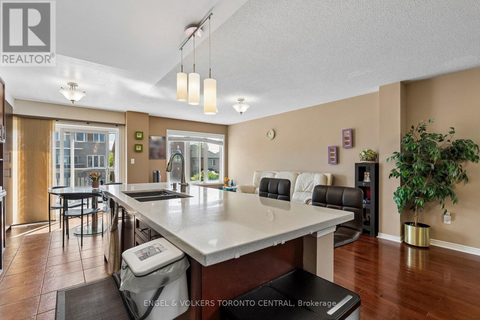 7 ROCK GARDEN STREET - 14