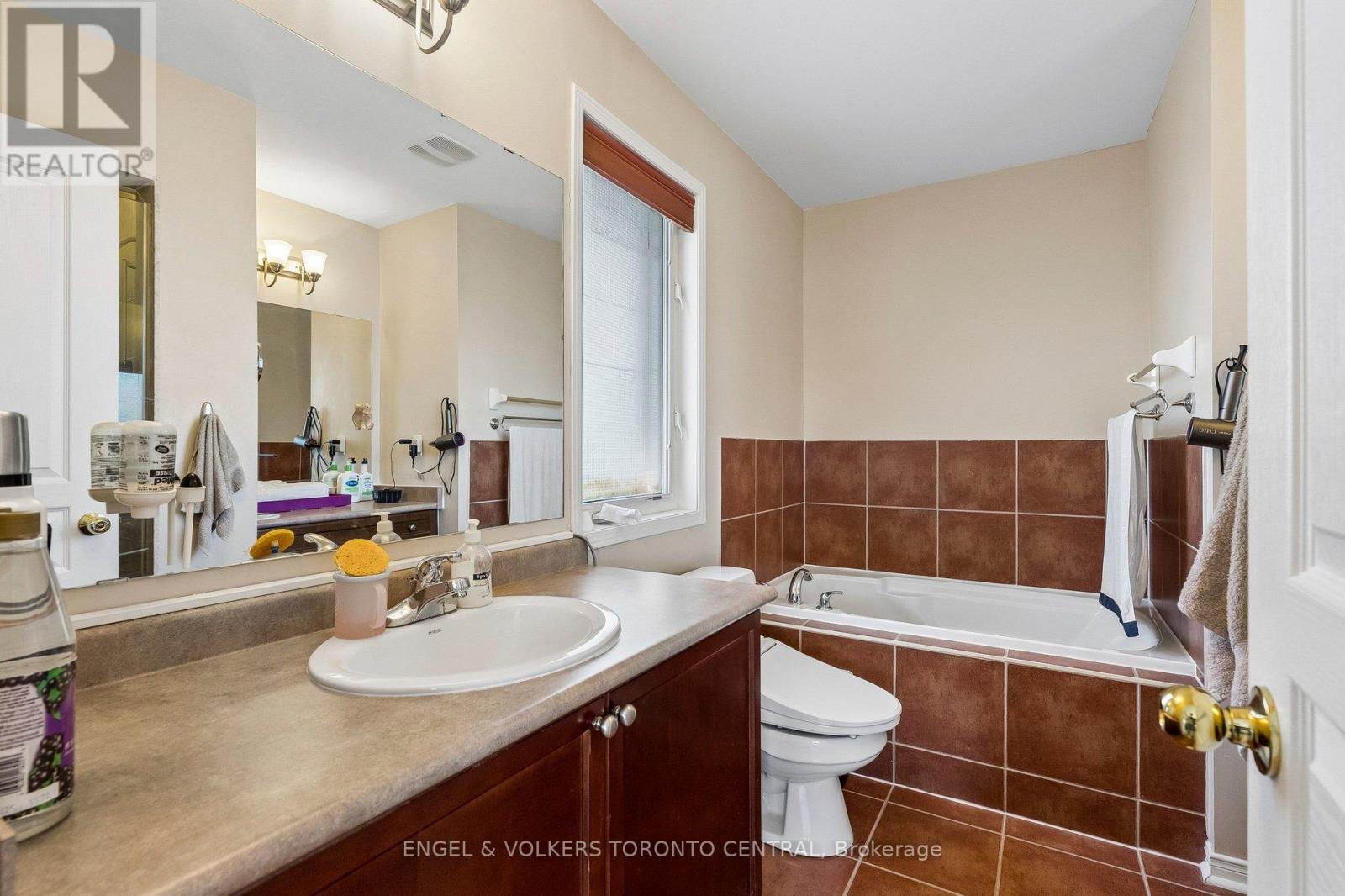 7 ROCK GARDEN STREET - 24