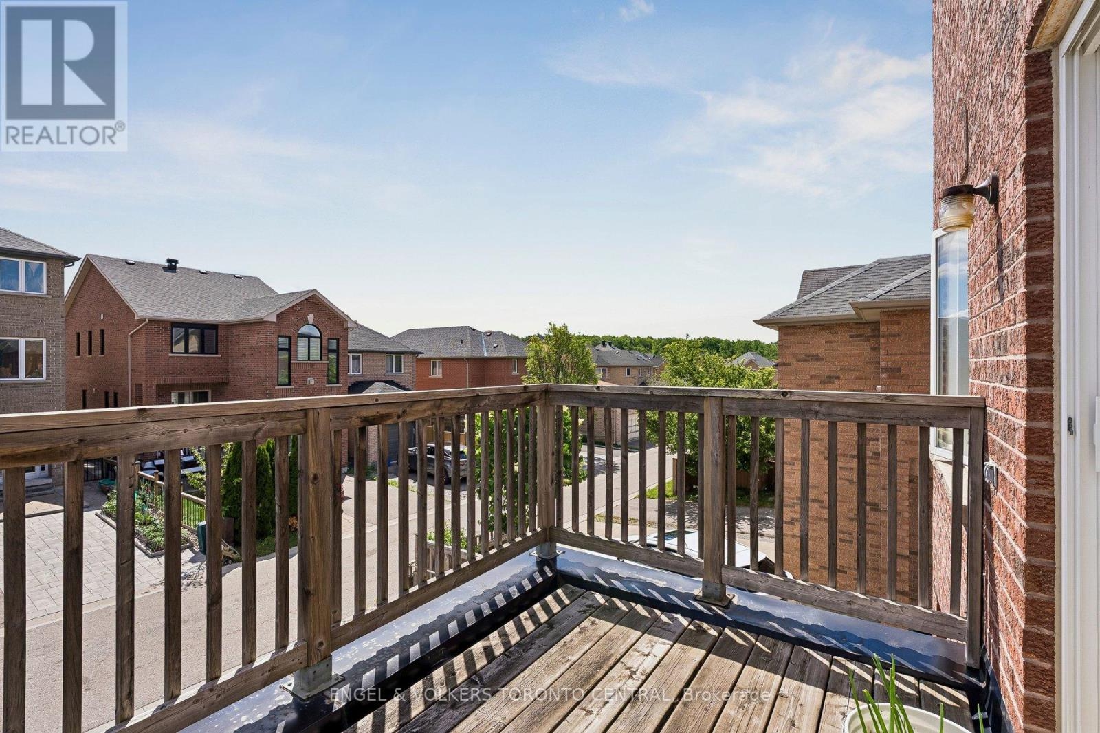 7 ROCK GARDEN STREET - 32