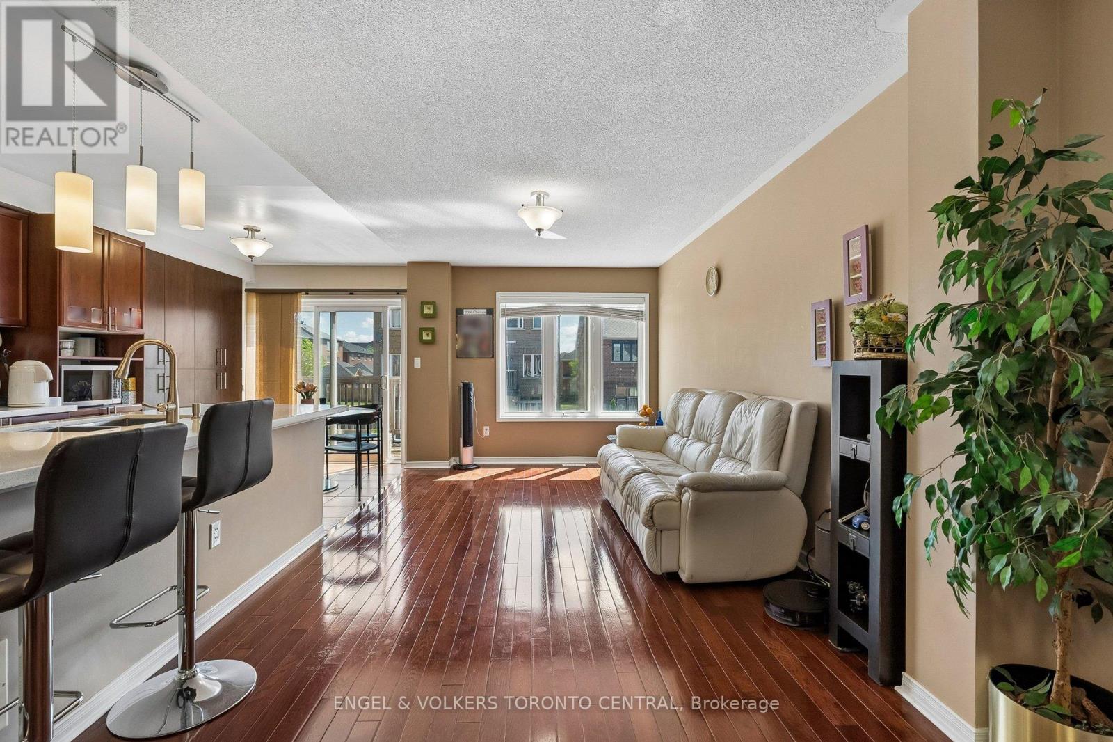 7 ROCK GARDEN STREET - 7