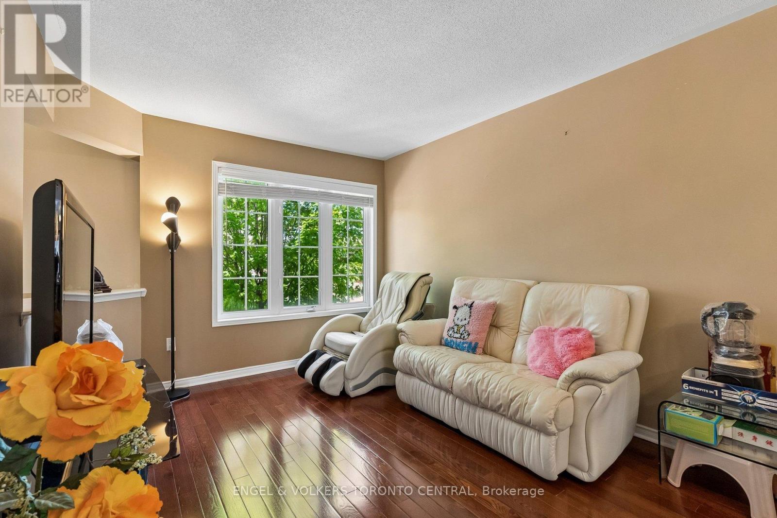 7 ROCK GARDEN STREET - 9