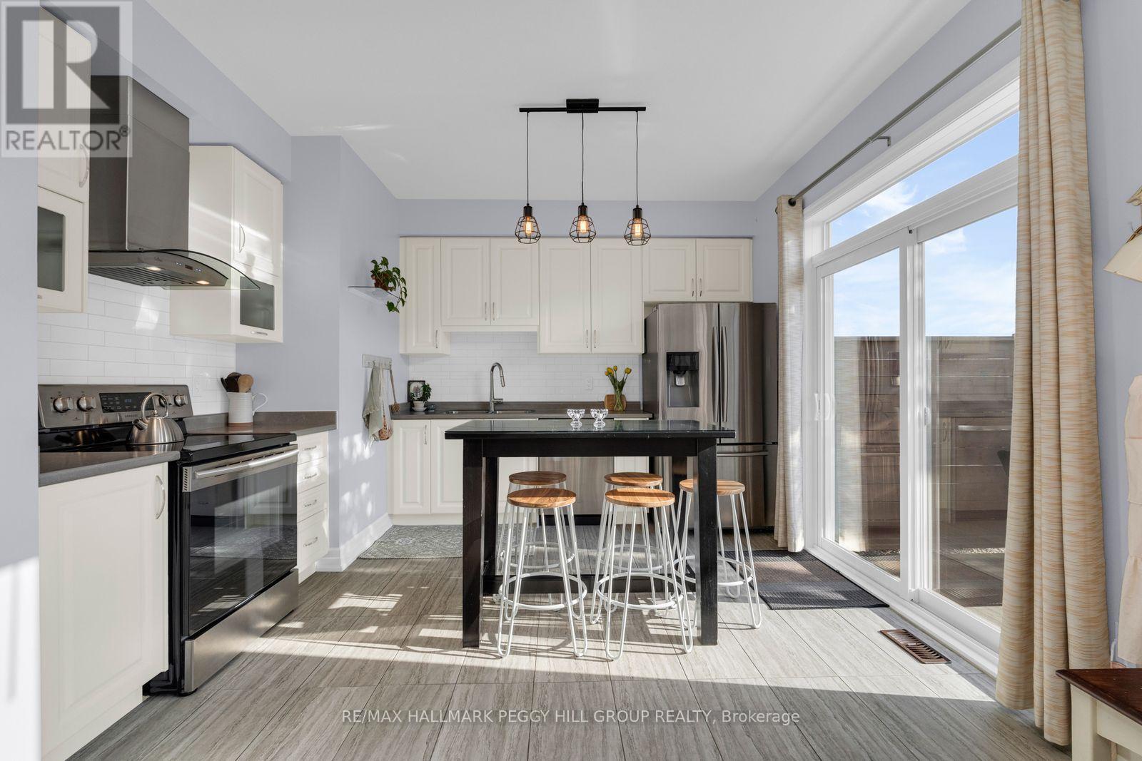 164 WAGNER CRESCENT - 2