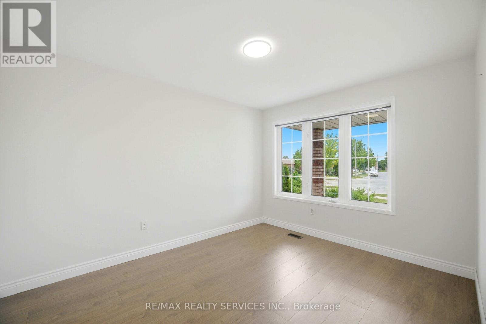 17 SYDENHAM WELLS - 23