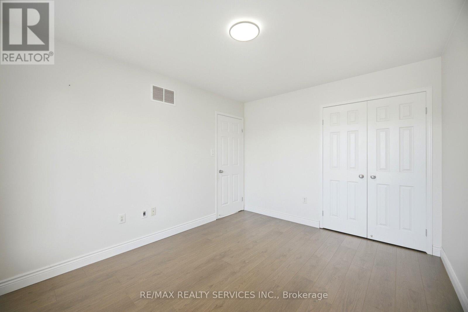 17 SYDENHAM WELLS - 24
