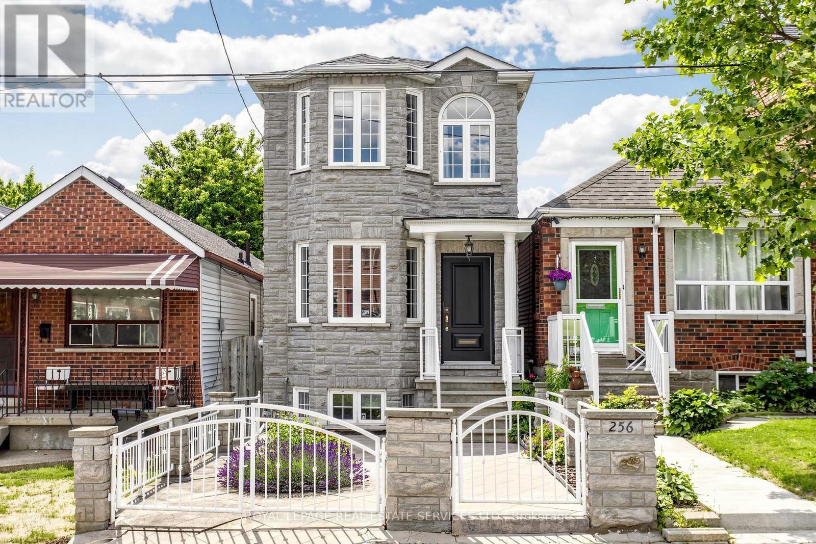 256 EARLSCOURT AVENUE - 1