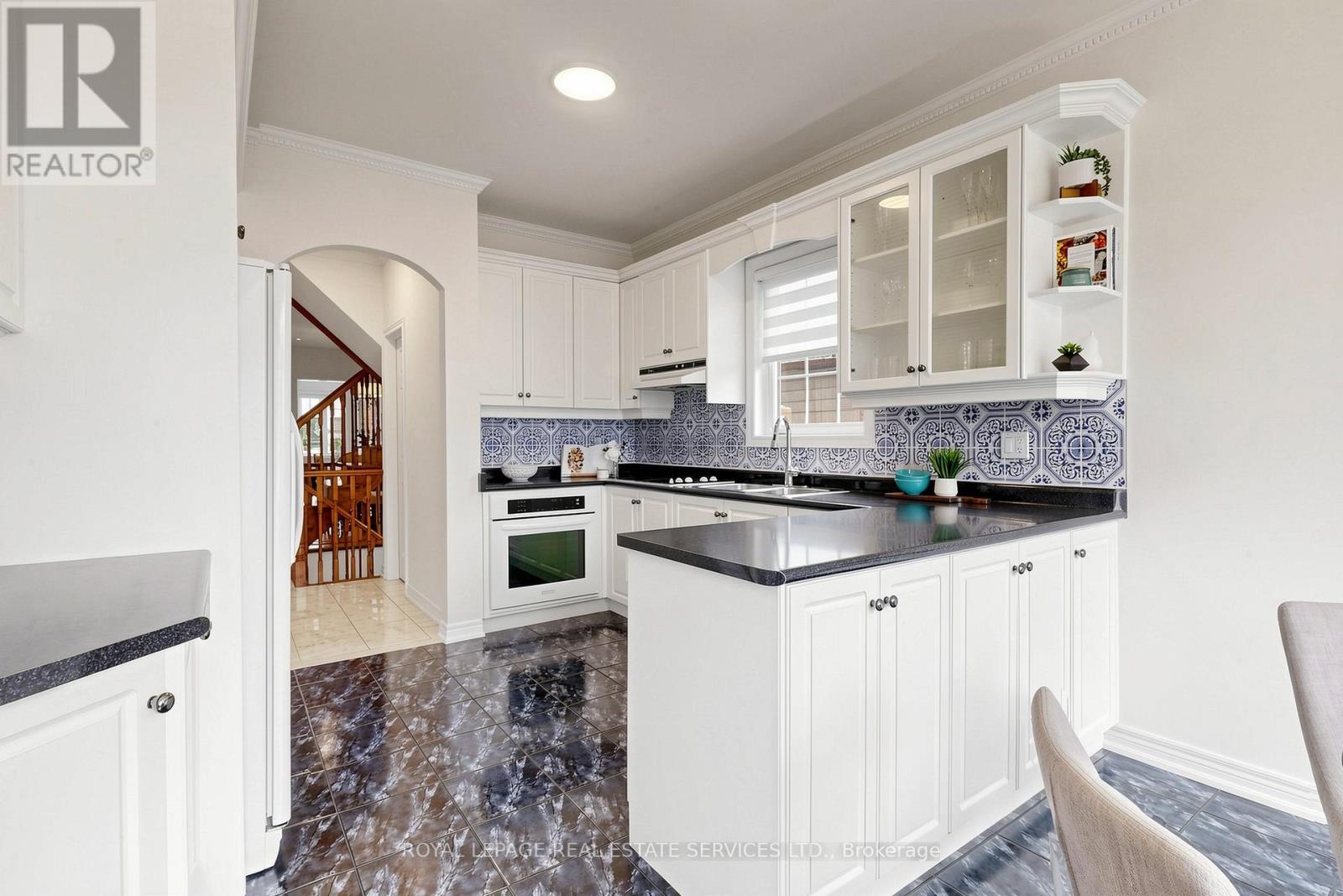 256 EARLSCOURT AVENUE - 10