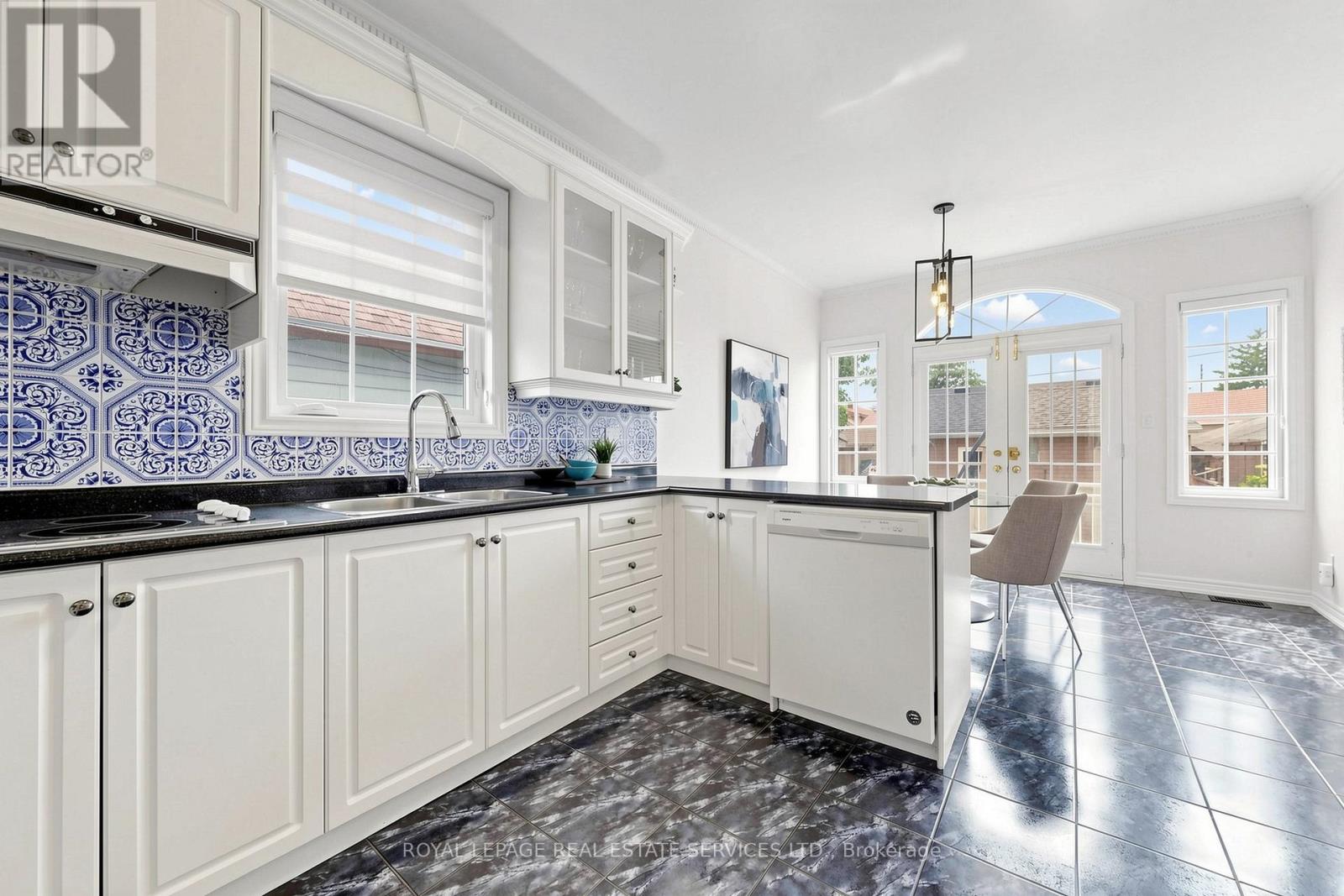256 EARLSCOURT AVENUE - 11