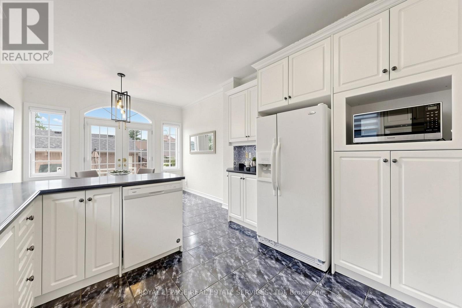 256 EARLSCOURT AVENUE - 12