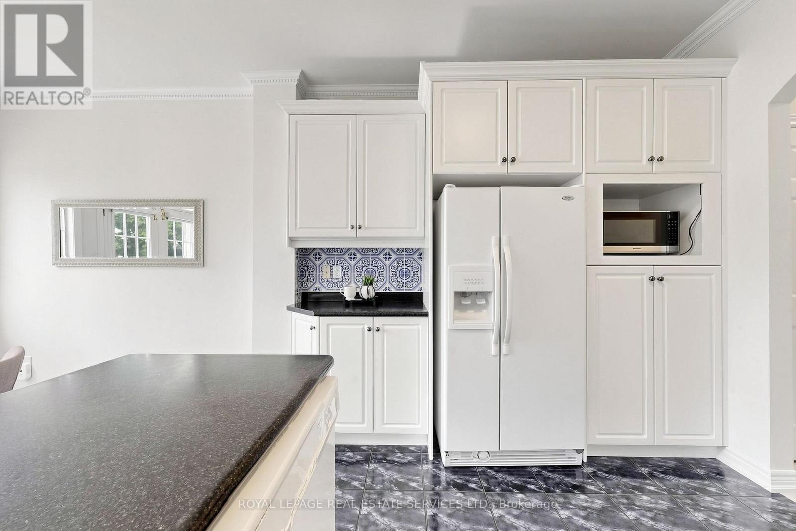 256 EARLSCOURT AVENUE - 13