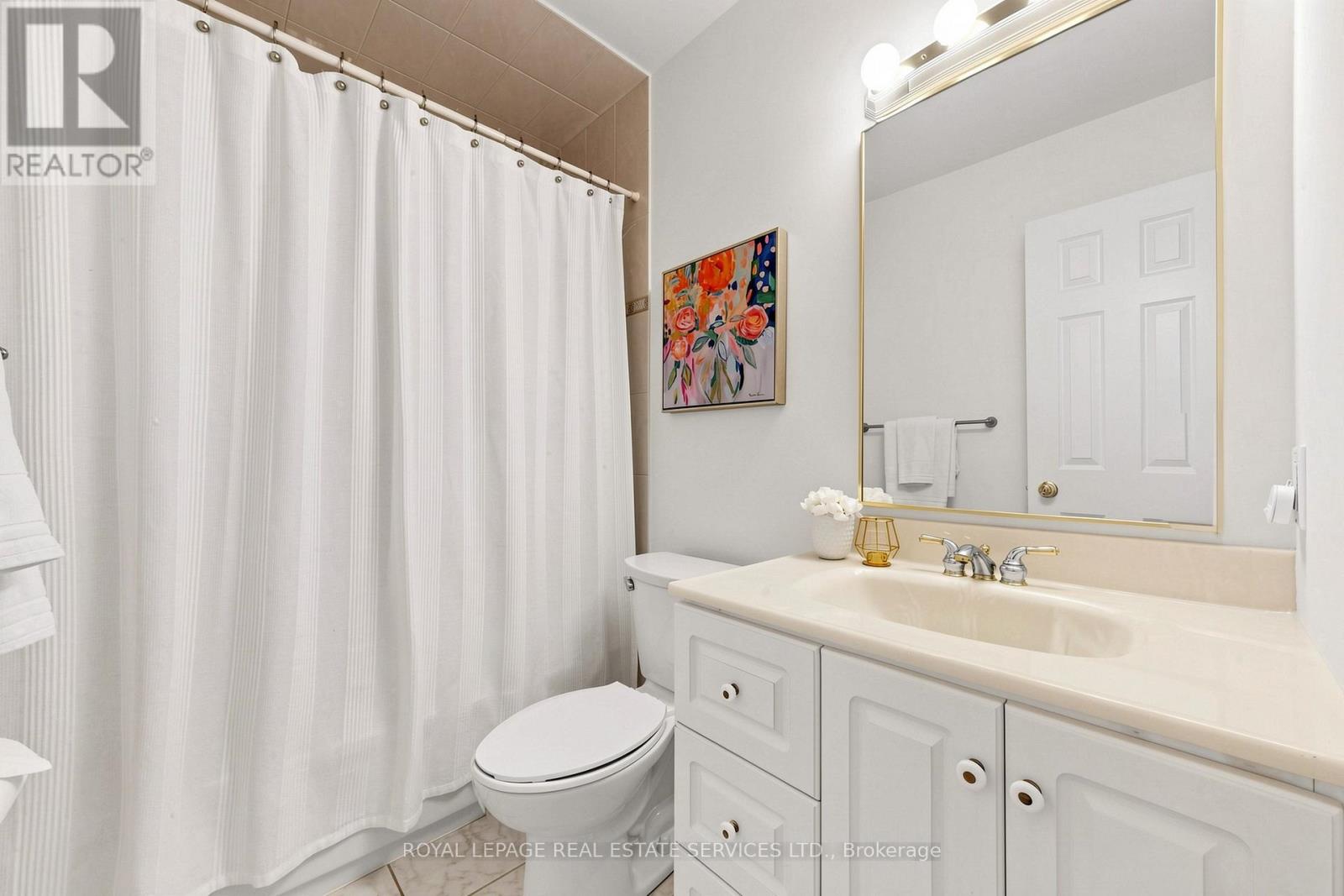 256 EARLSCOURT AVENUE - 23