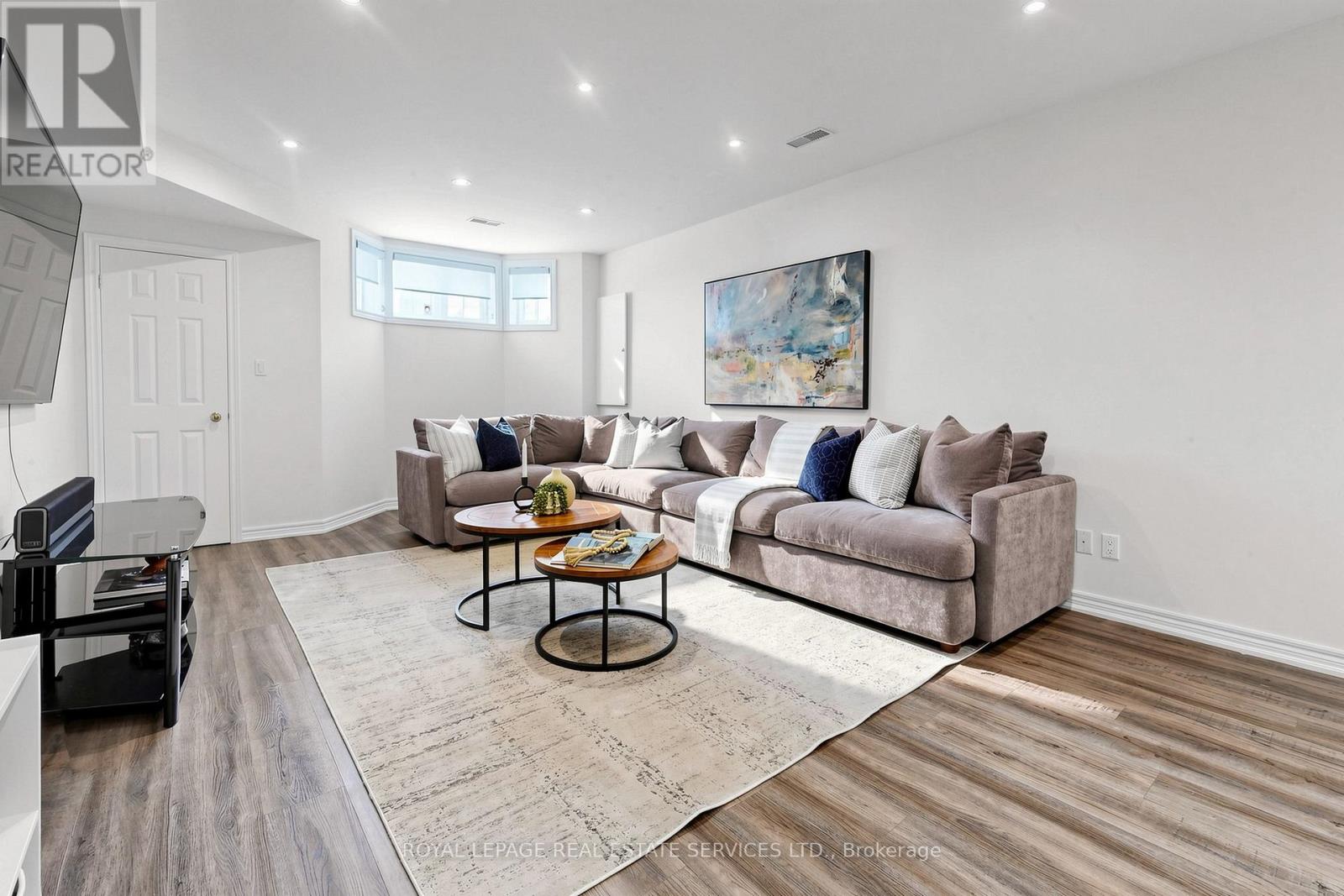 256 EARLSCOURT AVENUE - 26