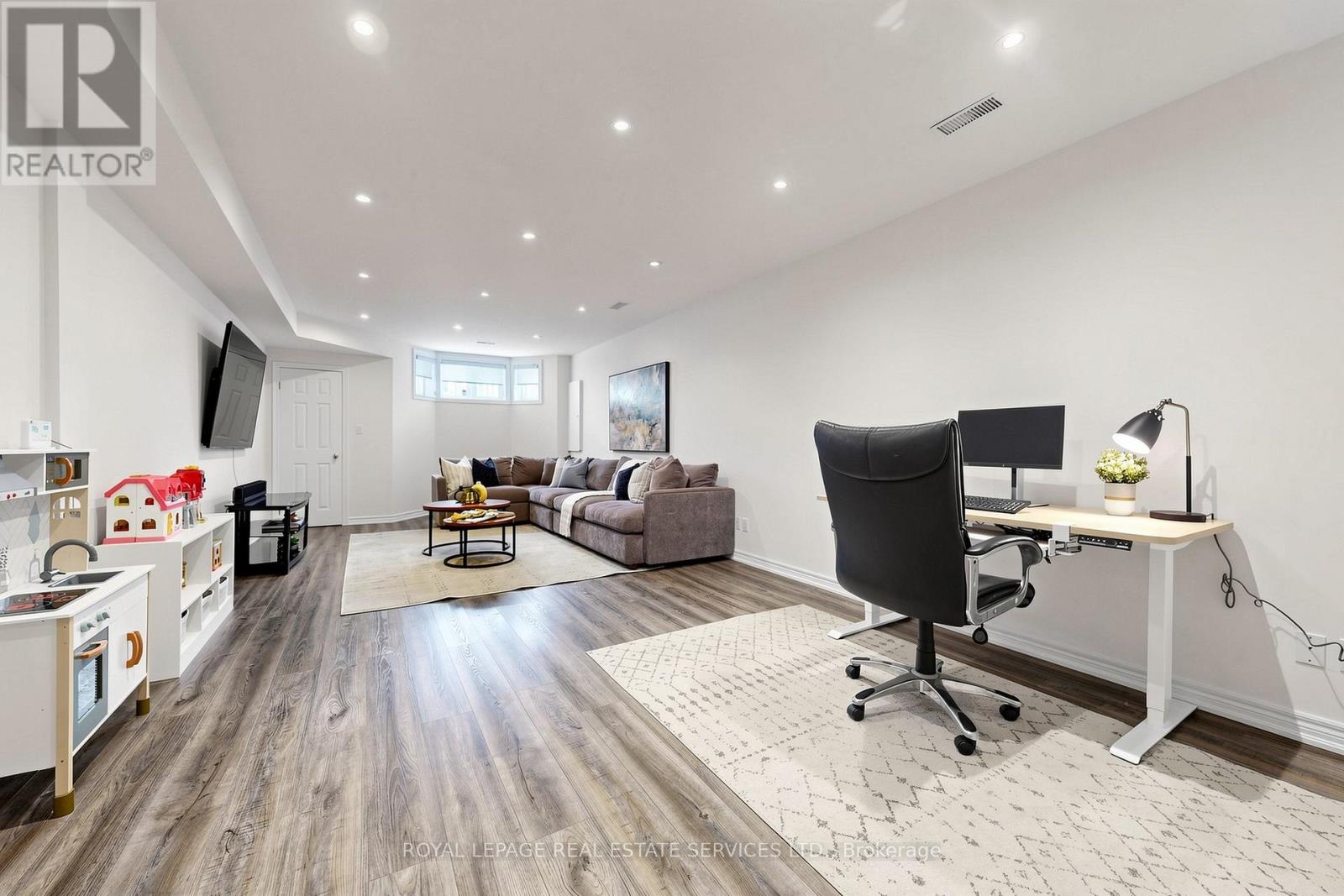 256 EARLSCOURT AVENUE - 27