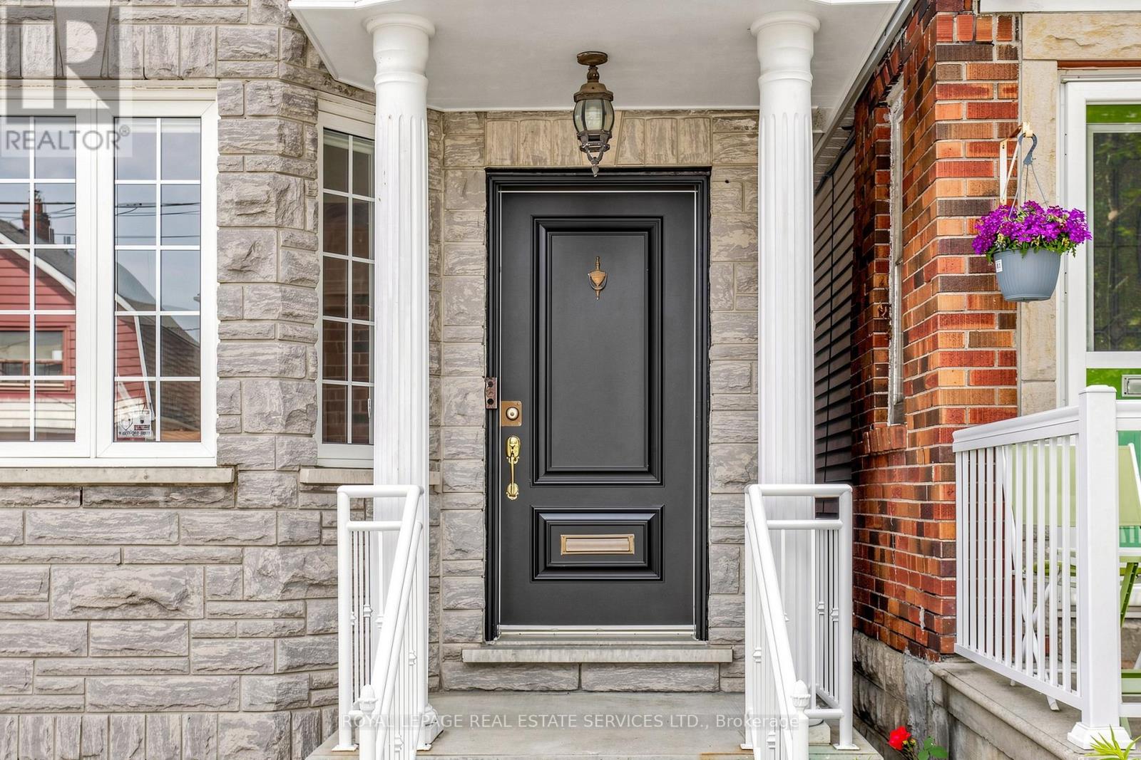 256 EARLSCOURT AVENUE - 3