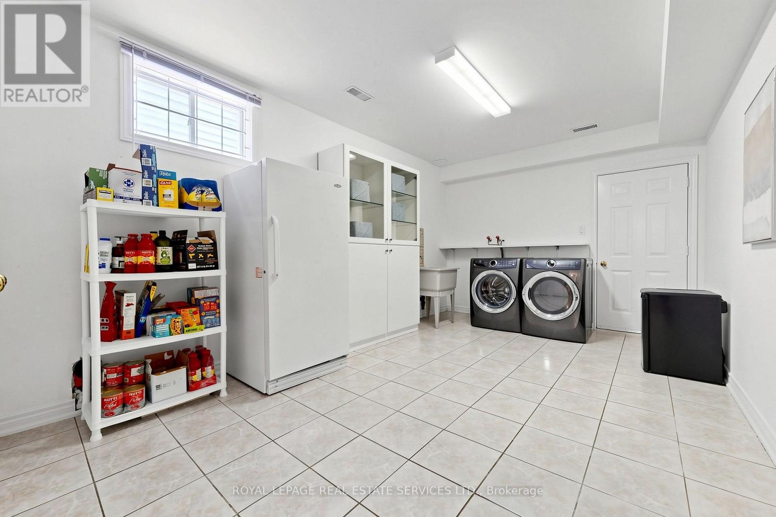 256 EARLSCOURT AVENUE - 30