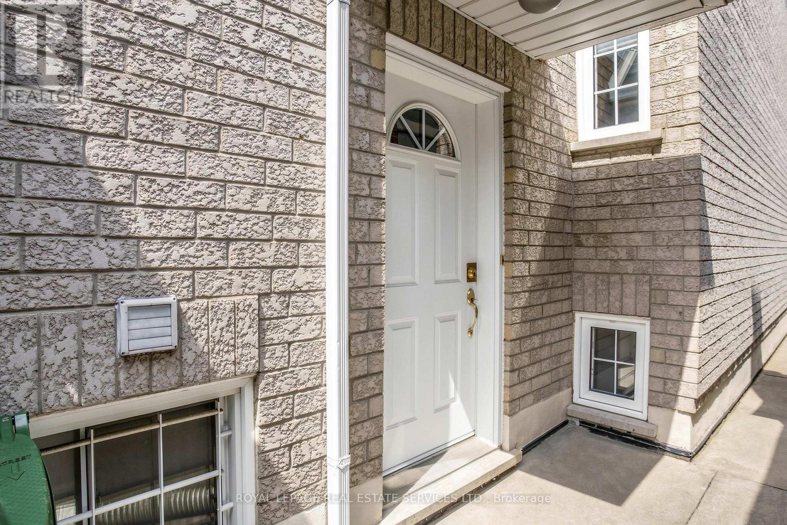 256 EARLSCOURT AVENUE - 31