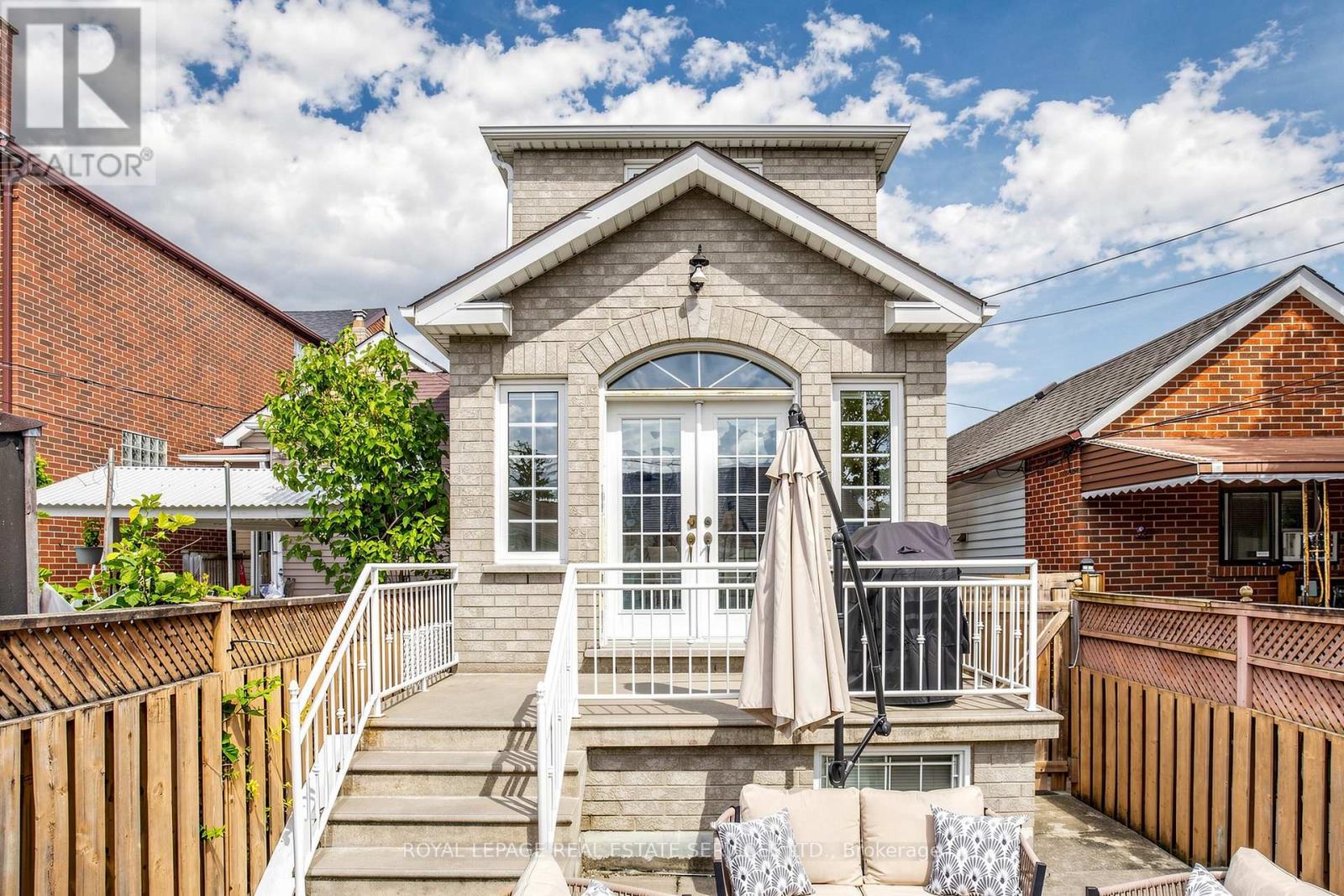 256 EARLSCOURT AVENUE - 34