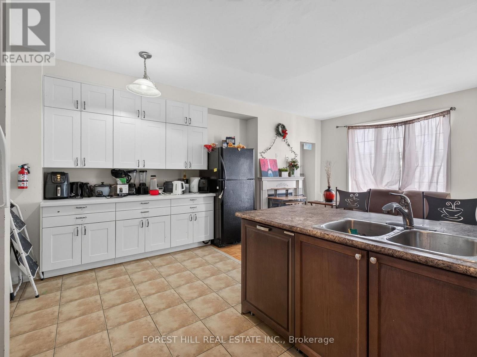 4 EVELYN WIGGINS DRIVE - 27