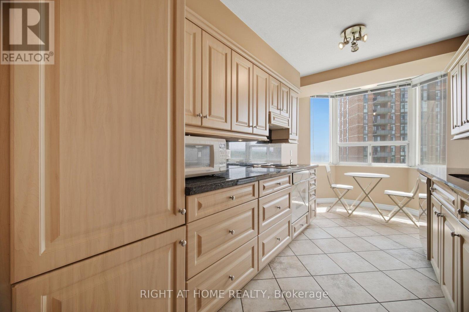 #1104 5280 LAKESHORE ROAD - 19