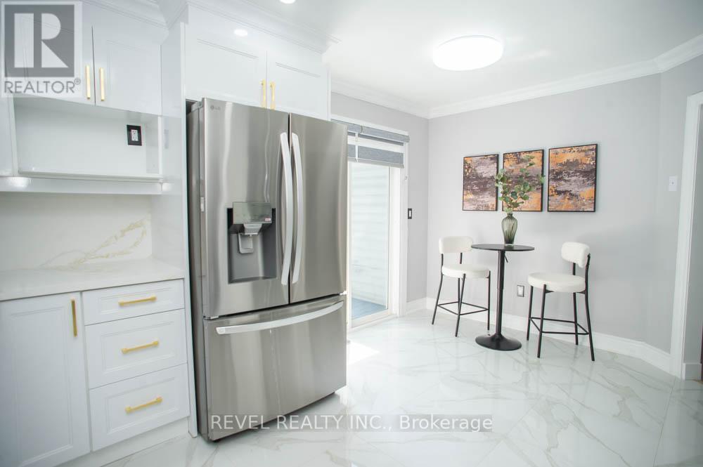 61 LESLIE AVENUE - 14