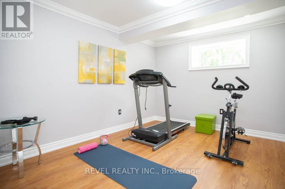 61 LESLIE AVENUE - 30