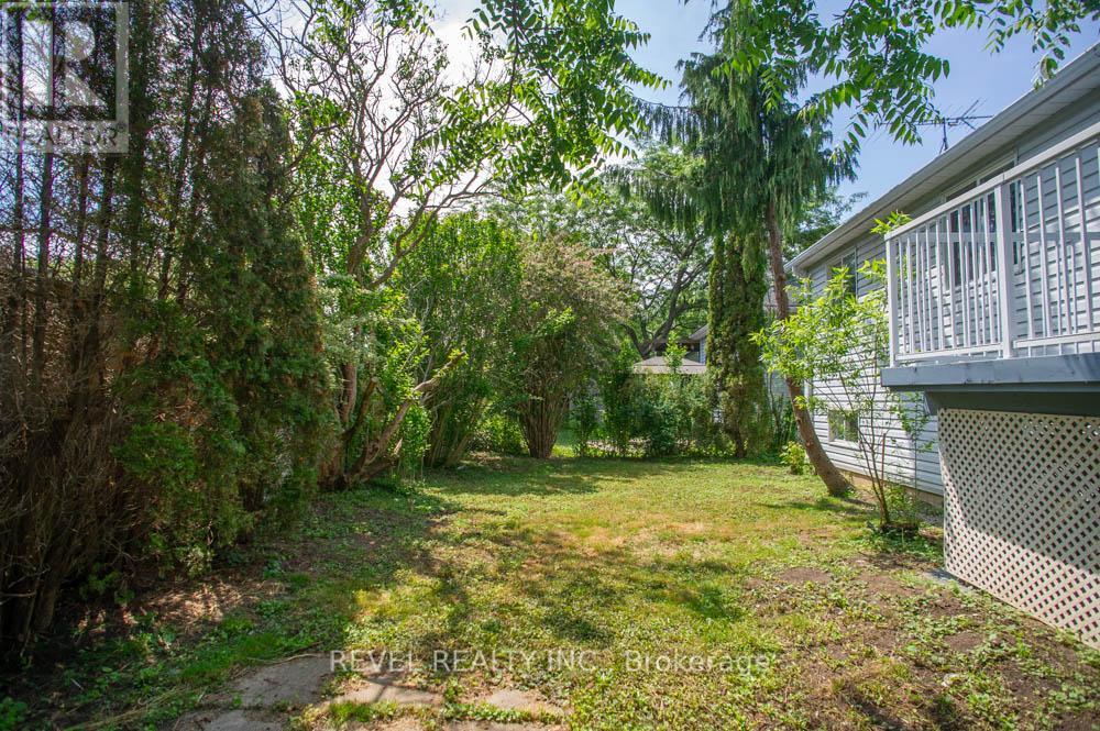 61 LESLIE AVENUE - 36