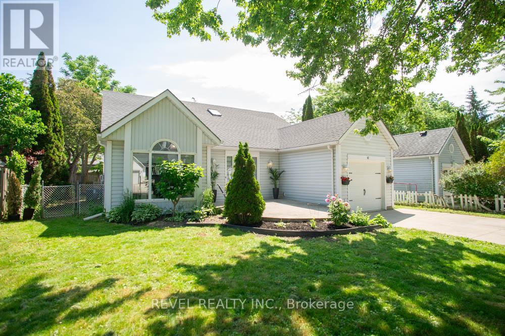 61 LESLIE AVENUE - 4