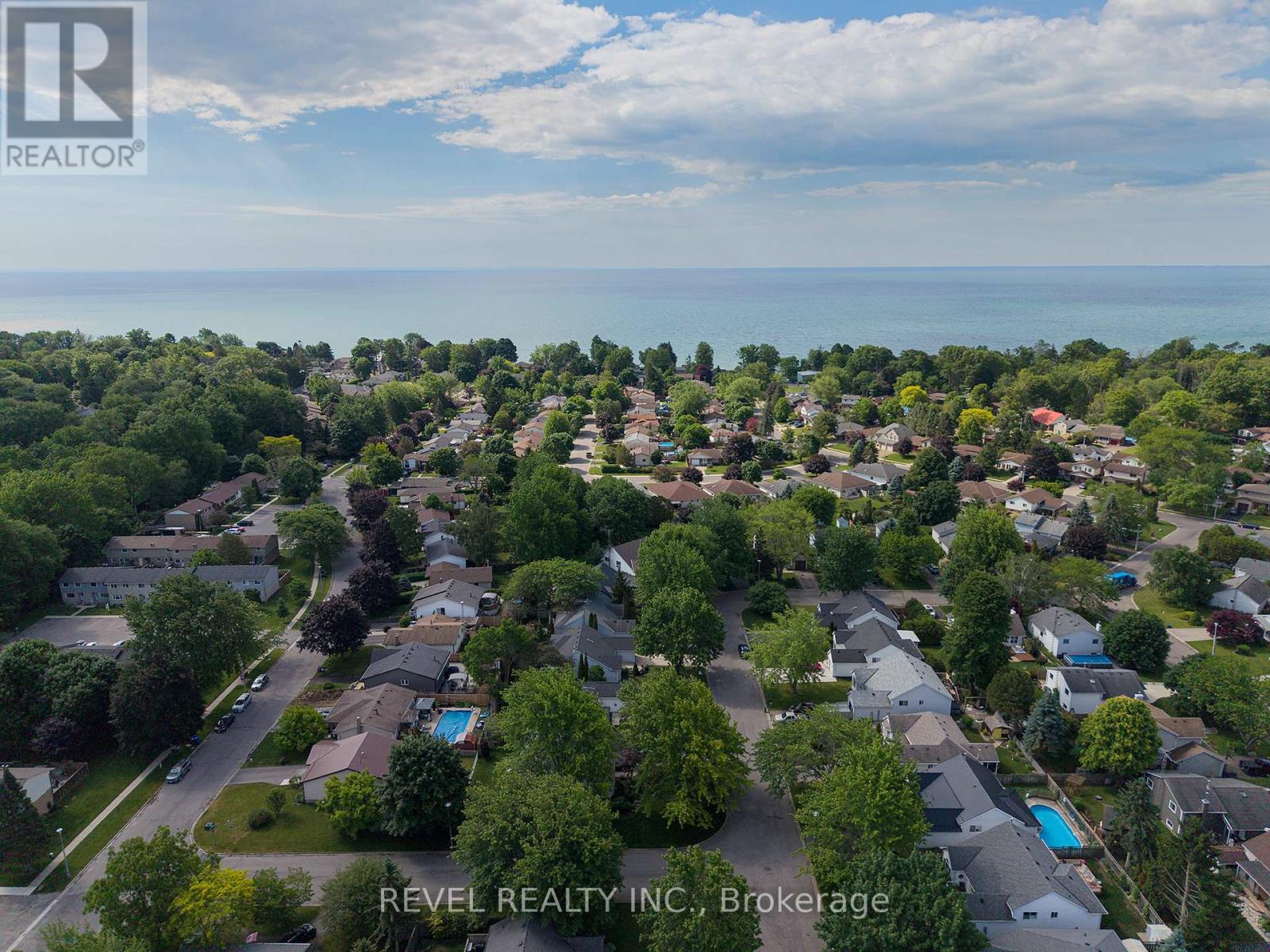 61 LESLIE AVENUE - 41
