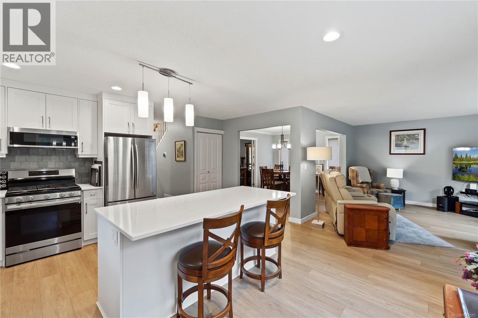 4938 Hartwig Cres - 12