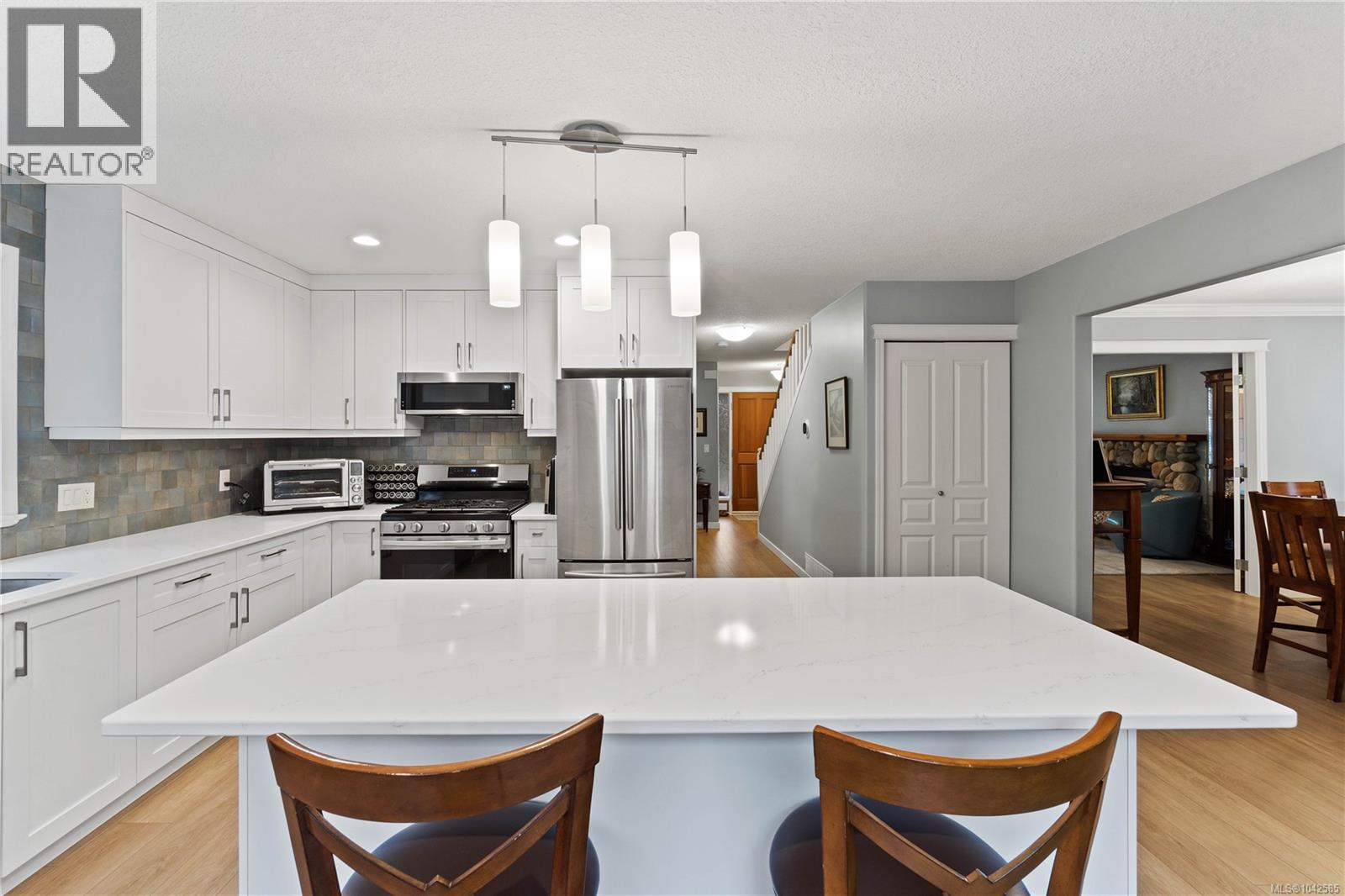 4938 Hartwig Cres - 13