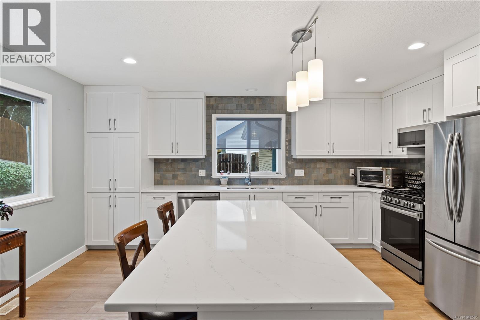 4938 Hartwig Cres - 14