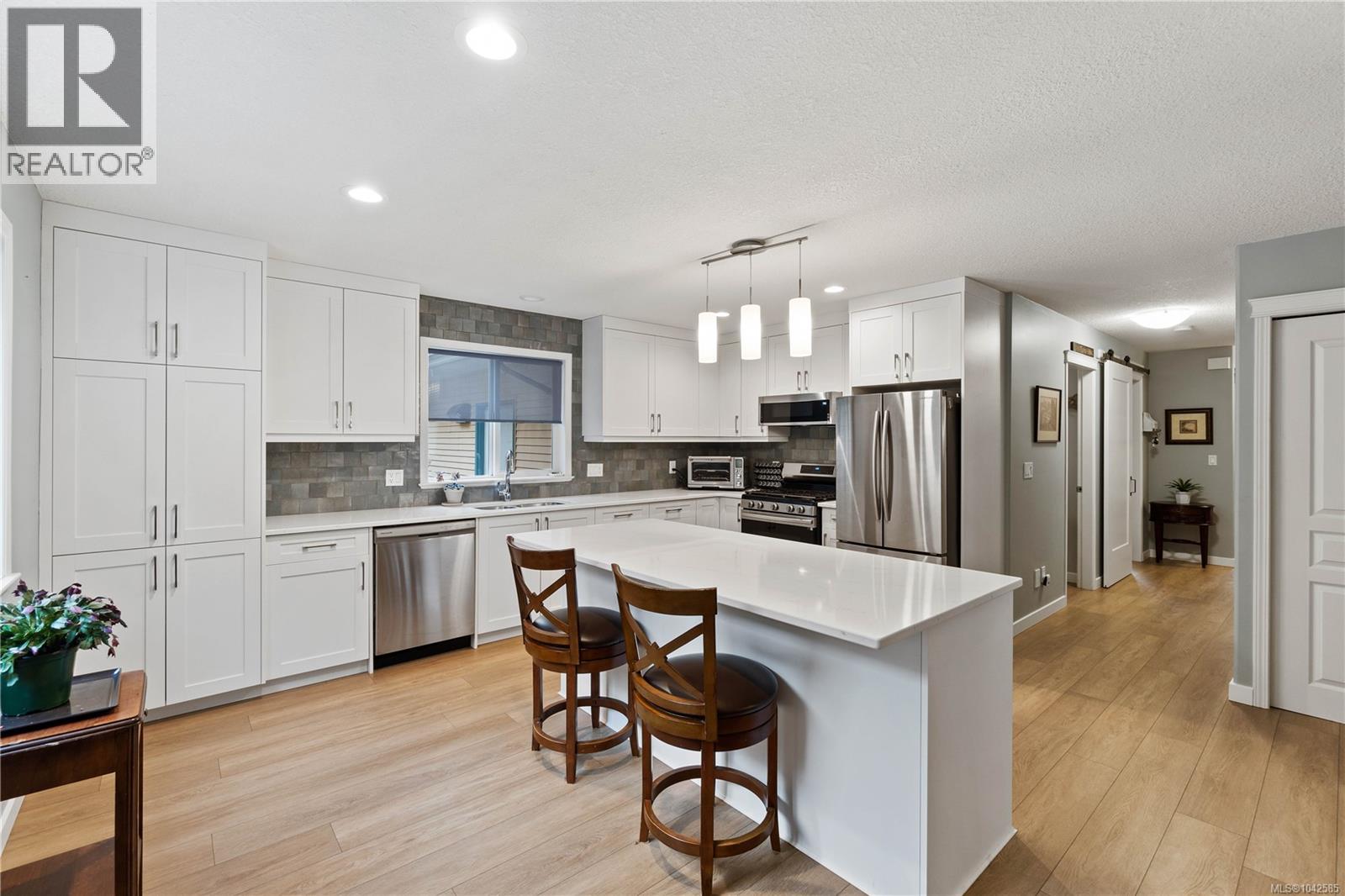 4938 Hartwig Cres - 15