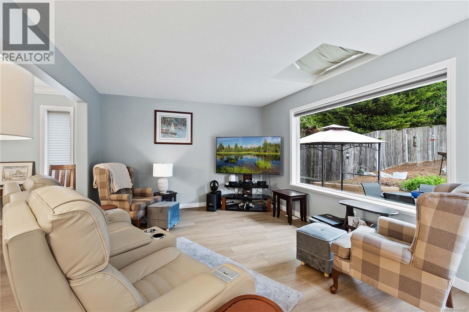 4938 Hartwig Cres - 16