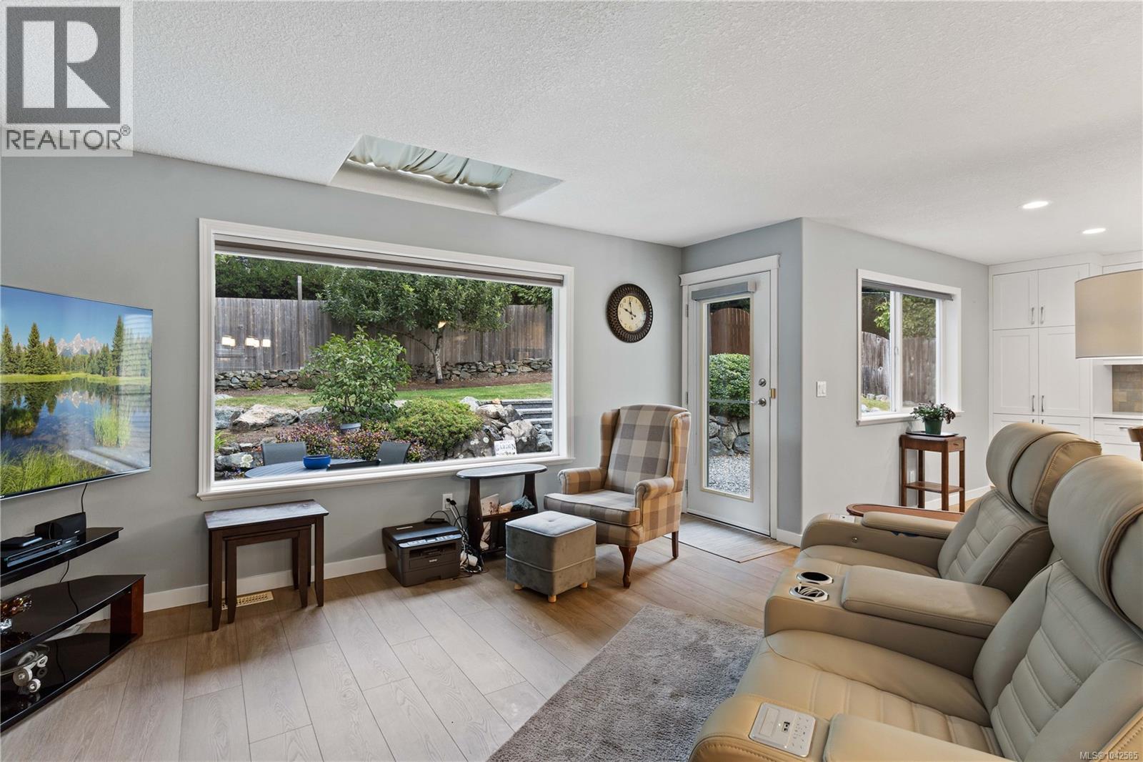 4938 Hartwig Cres - 17