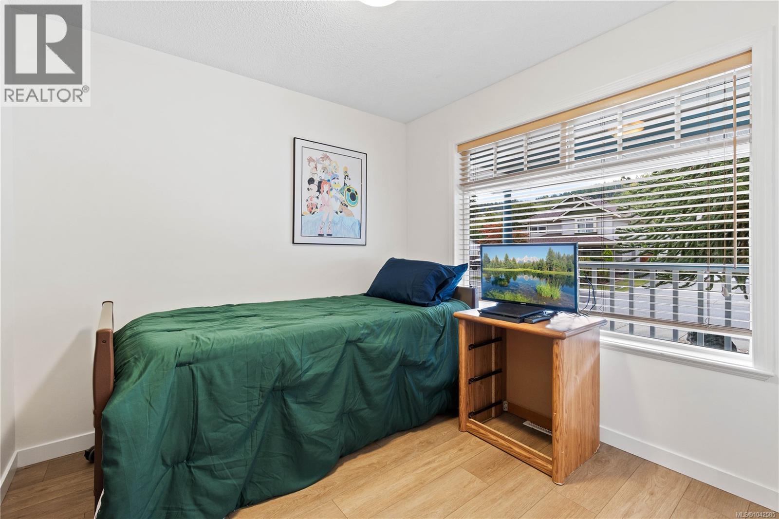 4938 Hartwig Cres - 19
