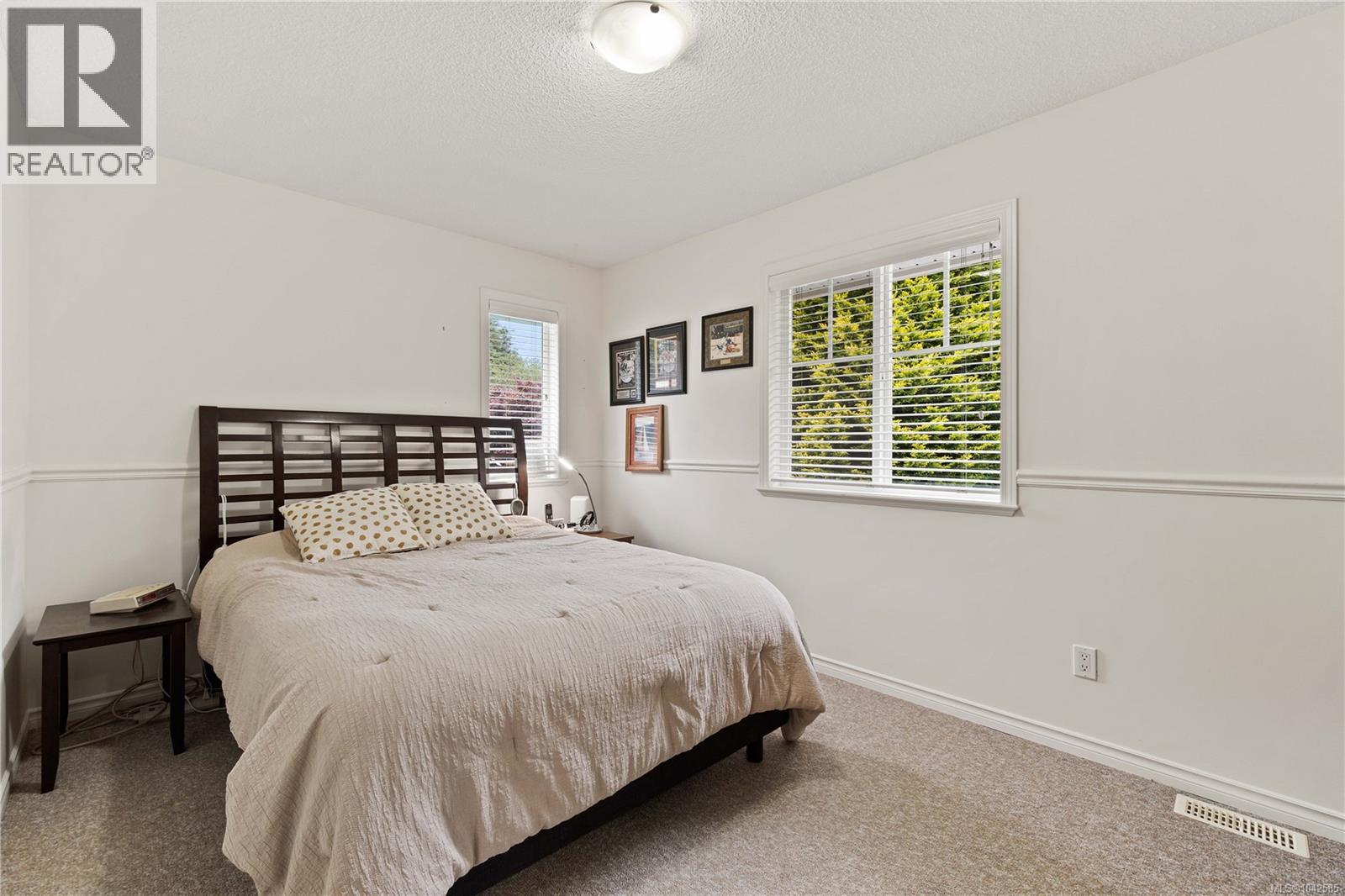 4938 Hartwig Cres - 21