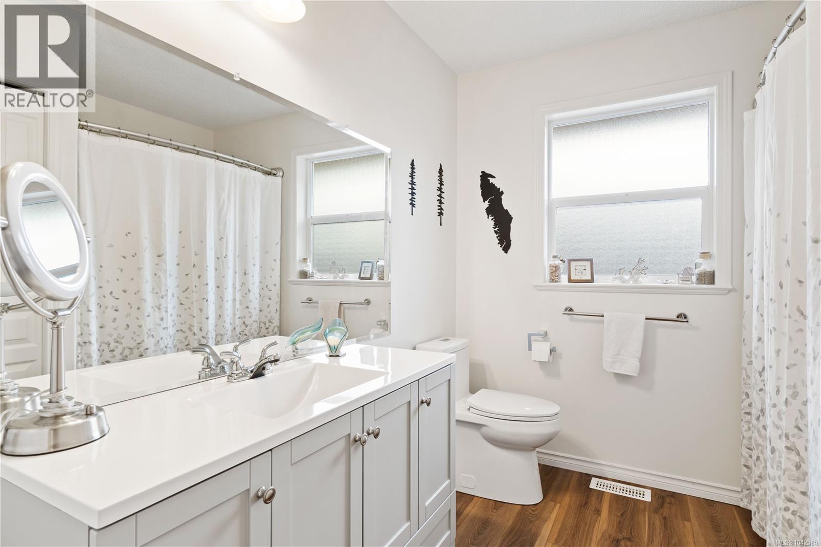 4938 Hartwig Cres - 23