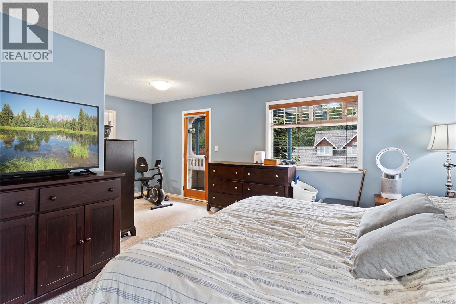 4938 Hartwig Cres - 25