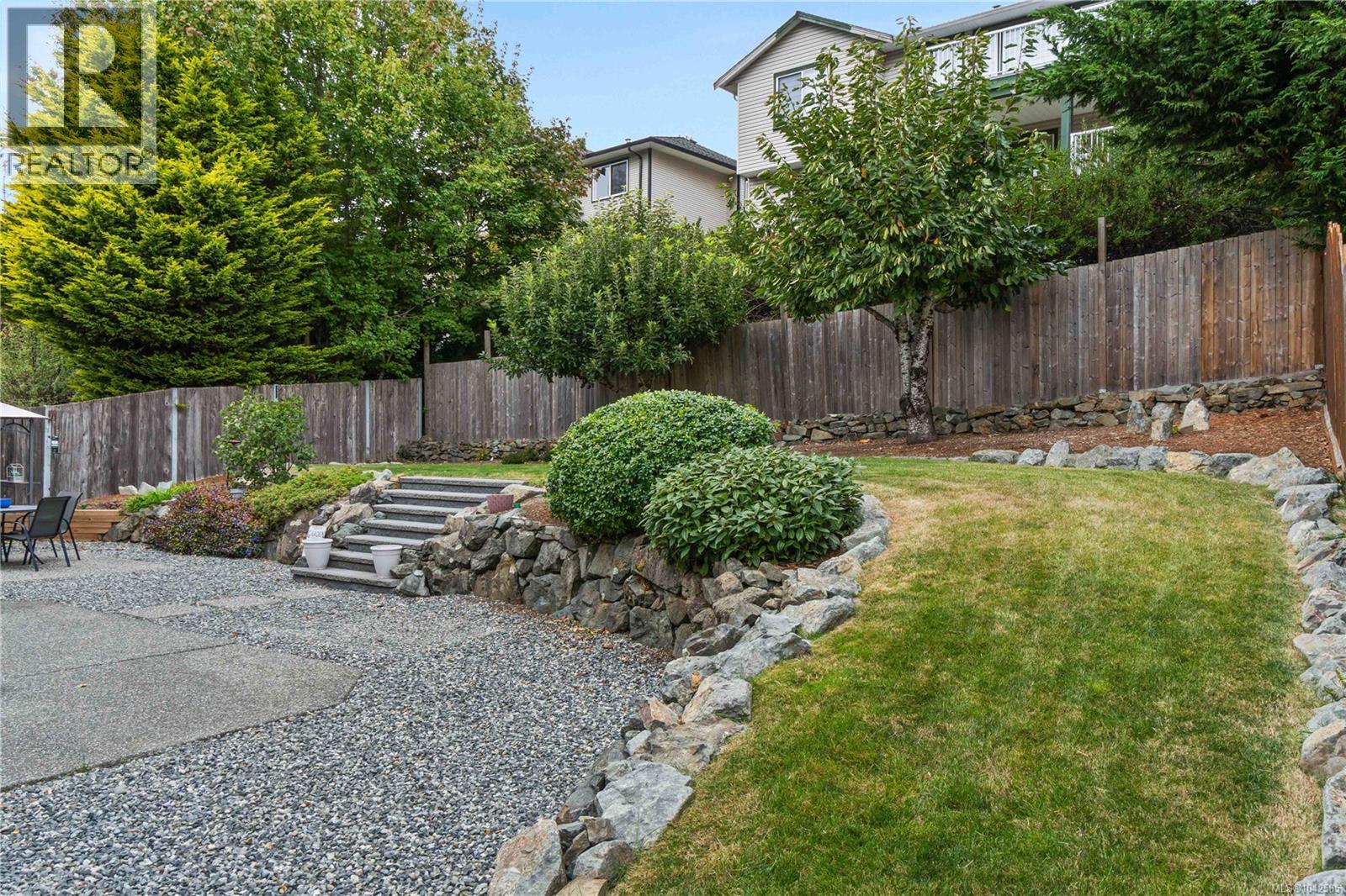 4938 Hartwig Cres - 32