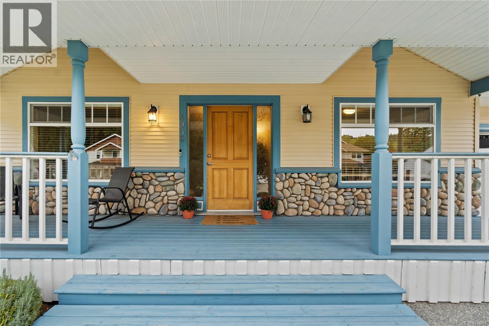4938 Hartwig Cres - 35